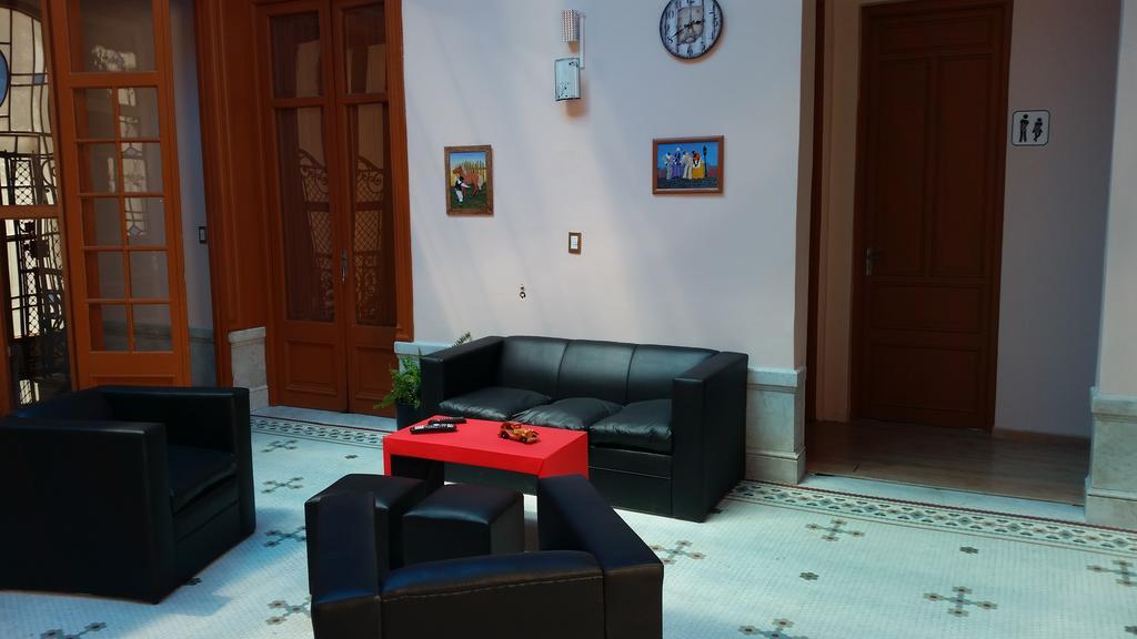 Posada Del Gaucho Hostel Montevideo Ngoại thất bức ảnh