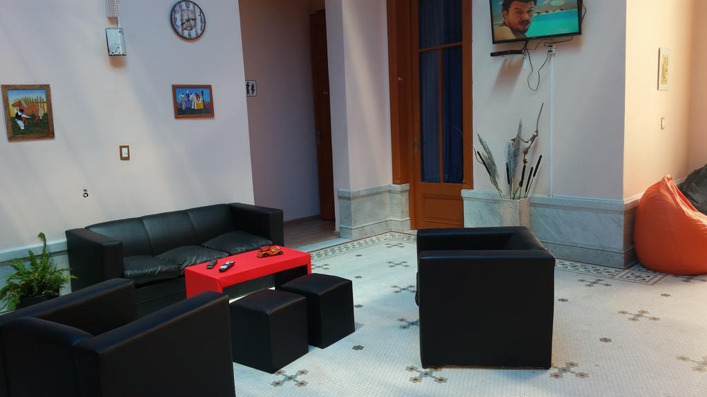 Posada Del Gaucho Hostel Montevideo Ngoại thất bức ảnh